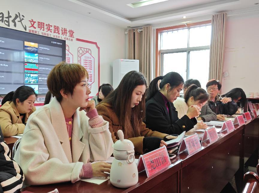 鲁山县妇联举办摄影技术专题培训(图2)