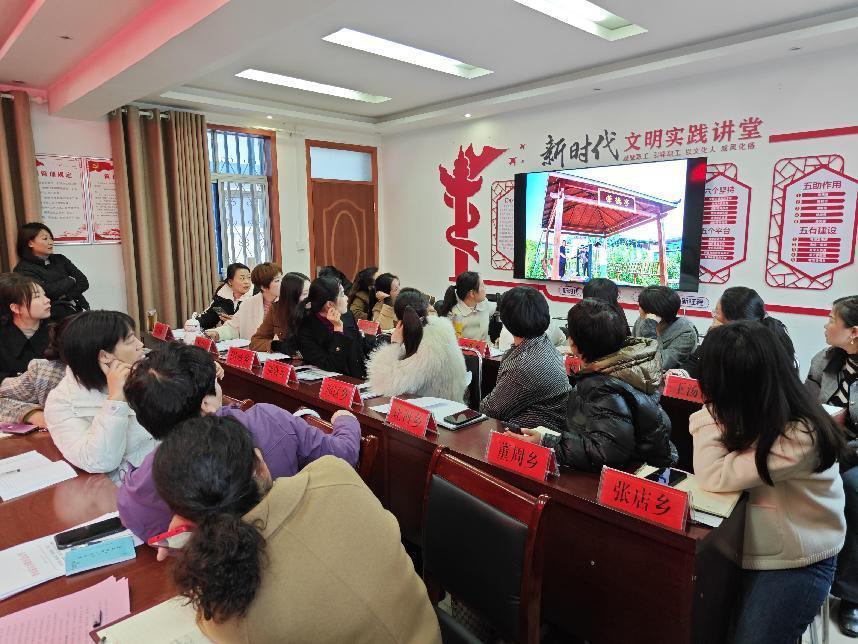 鲁山县妇联举办摄影技术专题培训(图1)