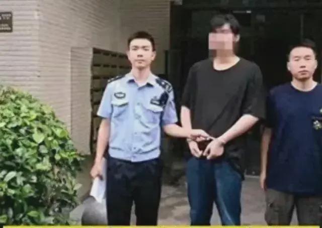 摄影背后的秘密：女子在网上浏览不雅视频却没想到女主竟是自己(图3)