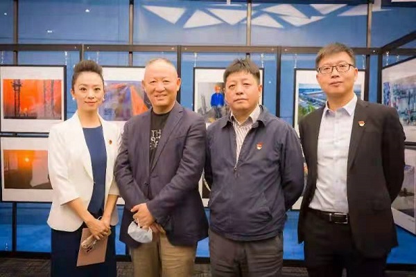 用摄影讲好中国故事《新丝路影像》迎进博会宣讲摄影党课(图1)
